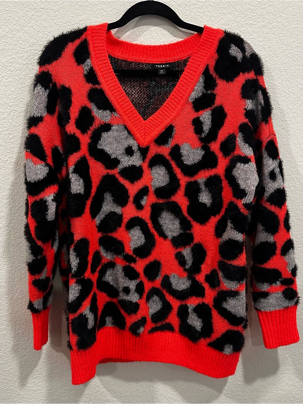 Torrid Punk and Black fuzzy Leopard V-Neck pull over Sweater with Gray Spots